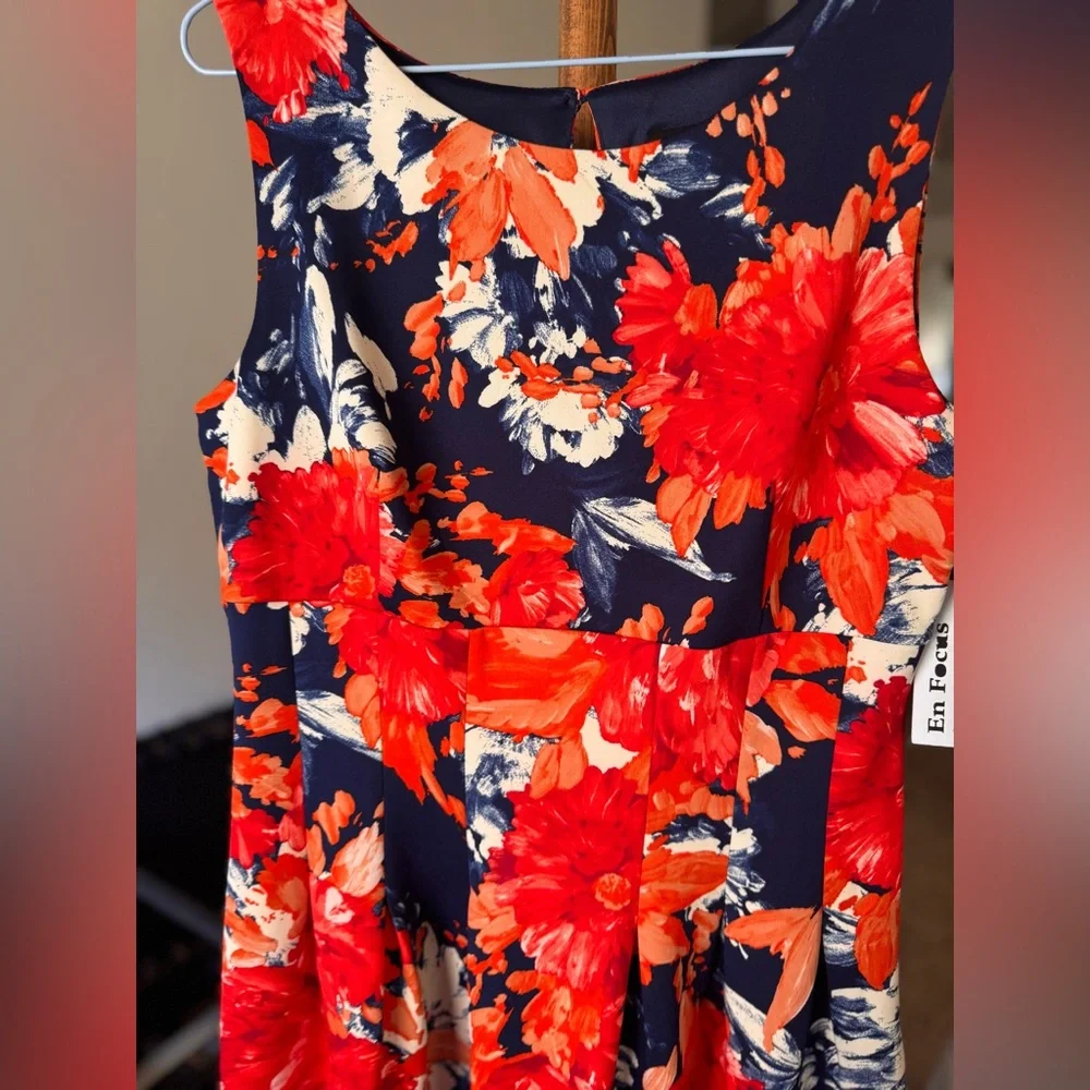 EnFocus 16 Sleeveless pleated Navy Dress with bold Red and Orange Floral Print - Picture 3 of 9